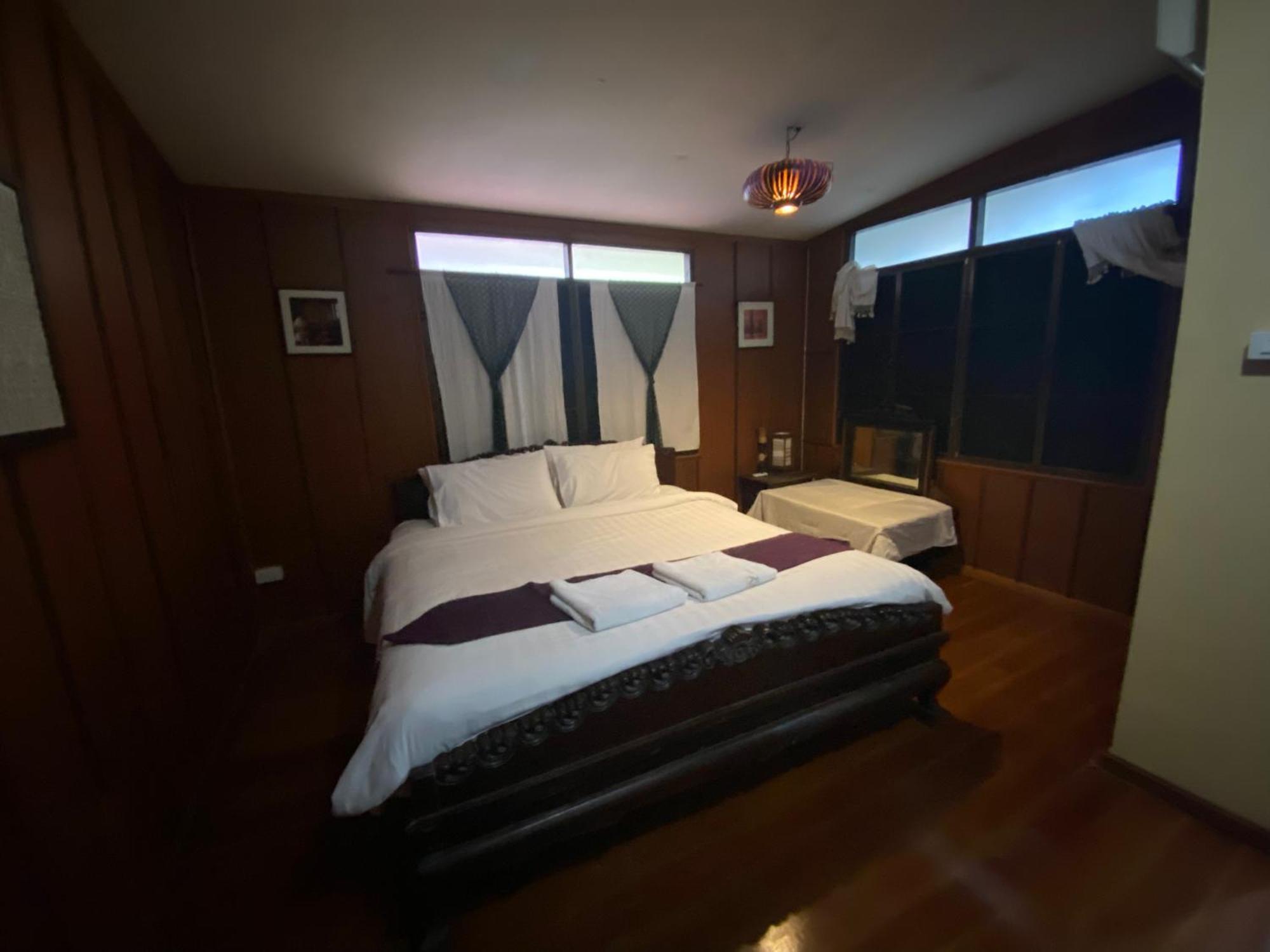 Nearthepark Boutique House Hostel Chiang Mai Exterior photo