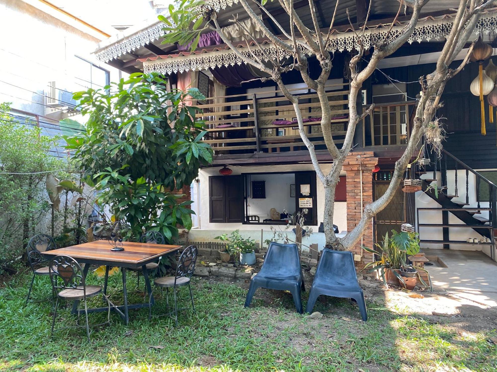 Nearthepark Boutique House Hostel Chiang Mai Exterior photo