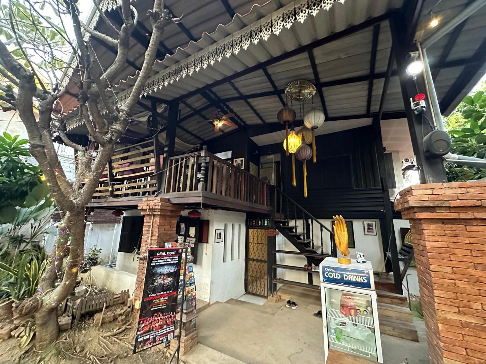 Nearthepark Boutique House Hostel Chiang Mai Exterior photo